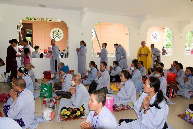 Giving gifts to oncology  patients attending One Day Retreat